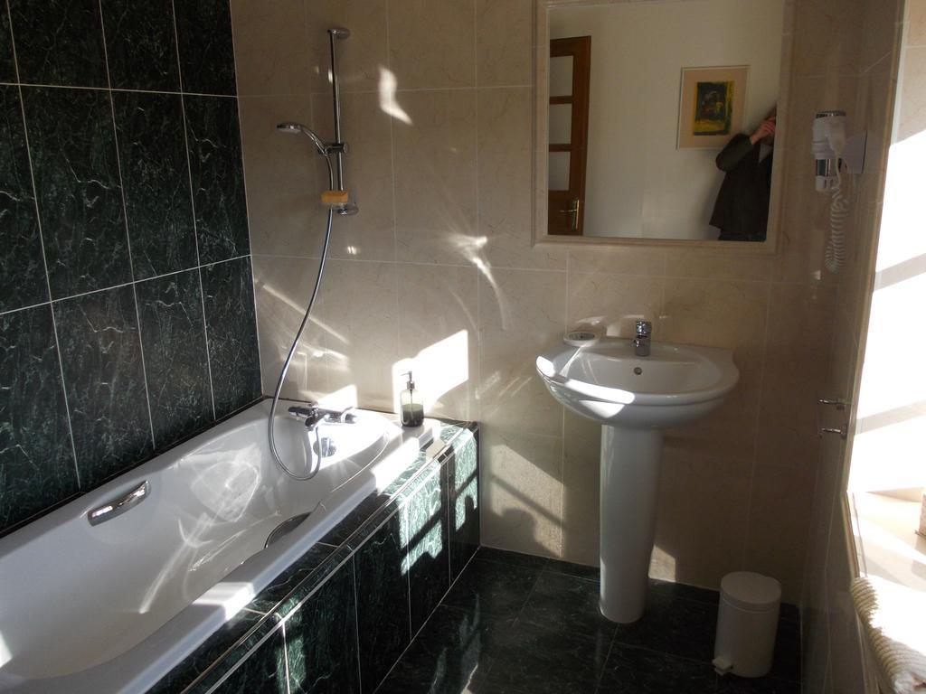 Domaine De Clermont Bed & Breakfast La Roche-en-Brenil ภายนอก รูปภาพ